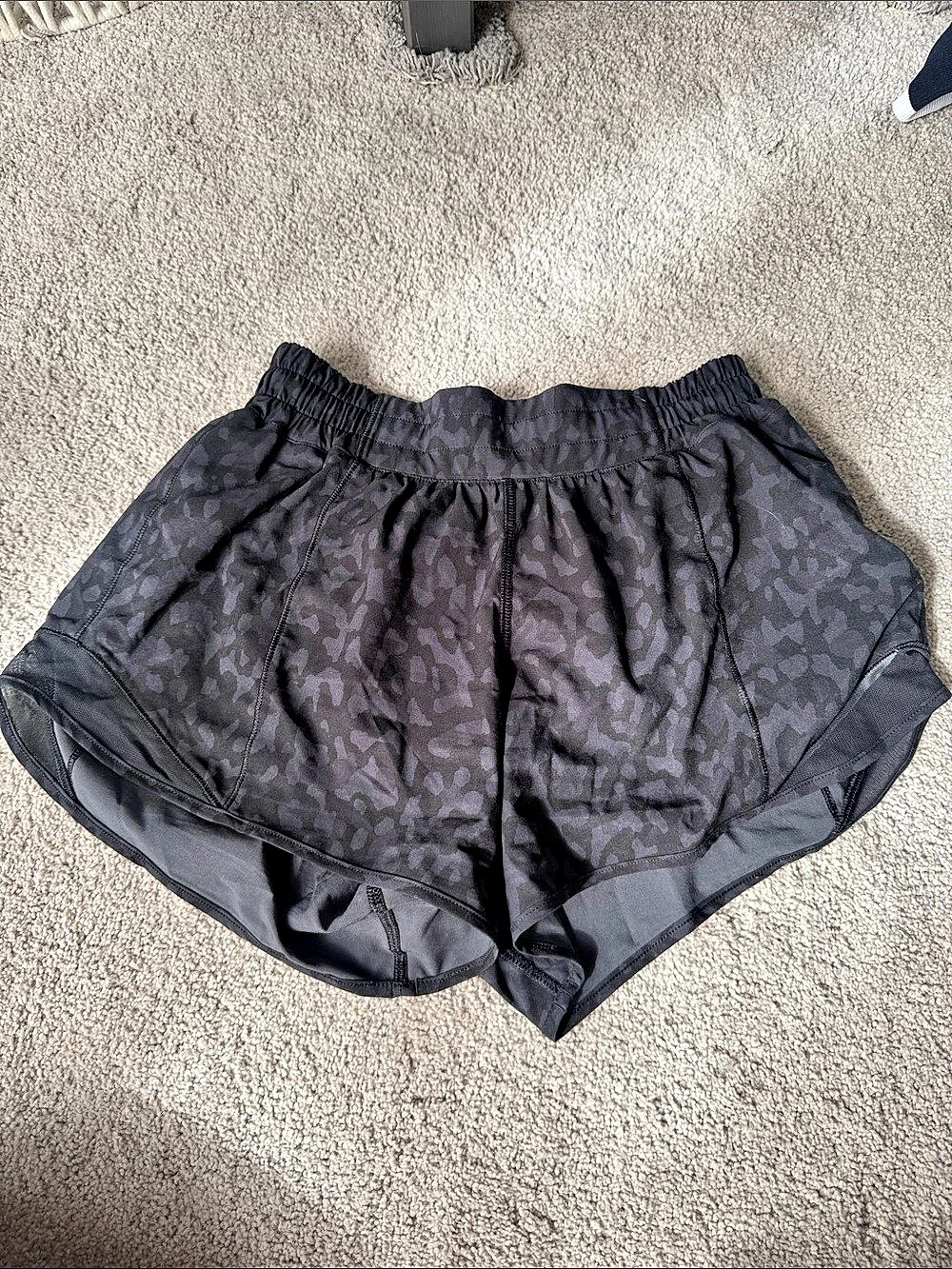 lululemon Hotty Hot High-Rise Lined Short 4" Black & Gray Size 6